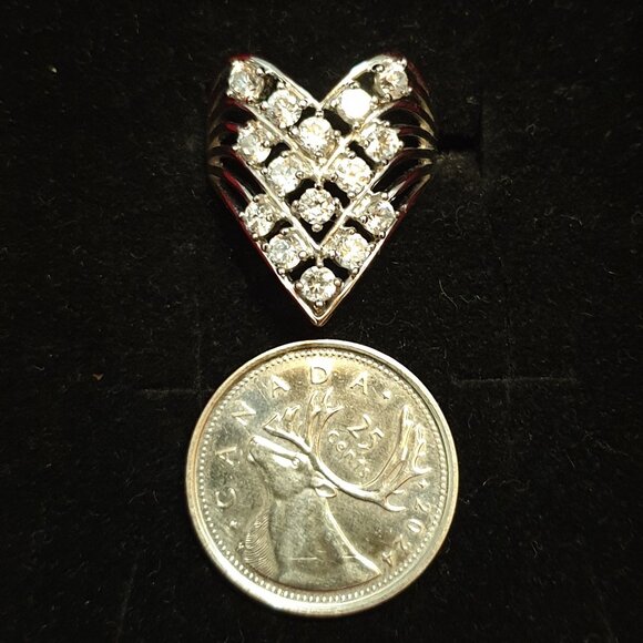Elegant Vintage Cubic Zirconia Sterling Silver Heart-Shaped Cluster Ring - Picture 6 of 12